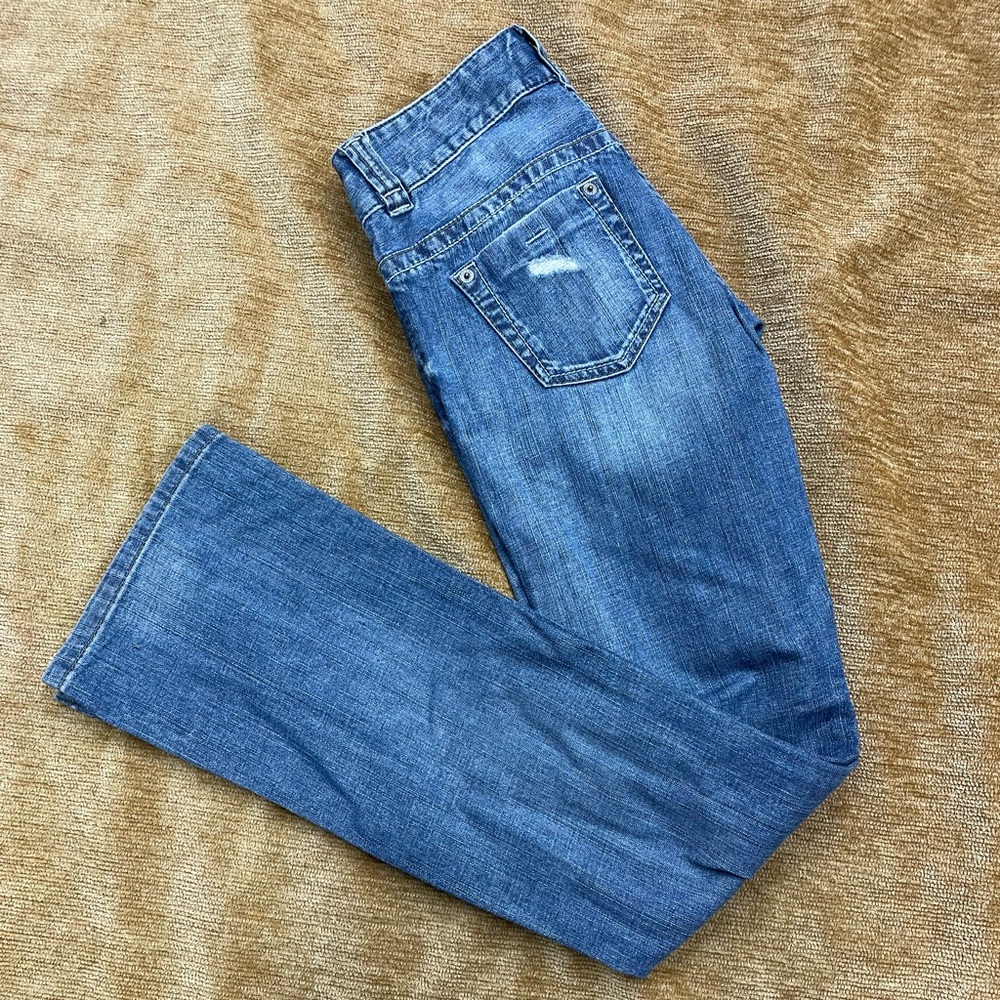 Guess low rise, boot cut, slightly distressed med. wash, 25 waist ladies jeans👖